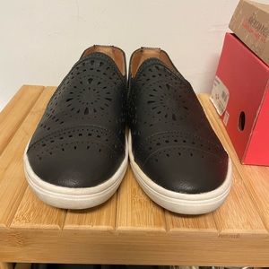 Women’s size 10 American Rag shoes with box